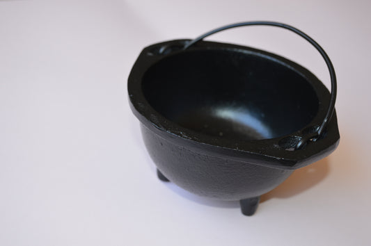 kids large black cauldron with handle