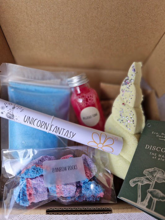 Inside the unicorn fantasy potion kit box