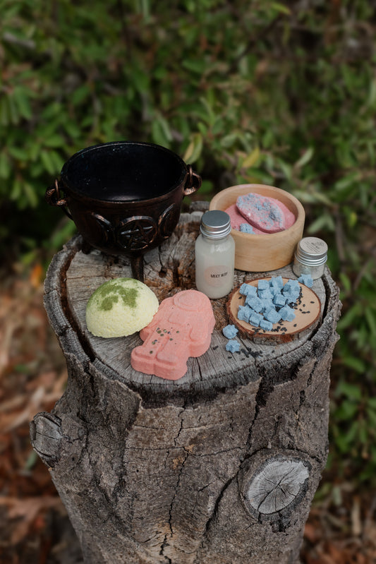 Space potion kit with cauldron